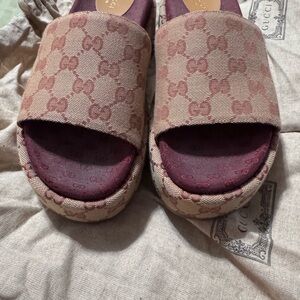 Gucci Women's Beige and Maroon Patterned Mules
